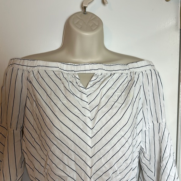 Jealous tomato crop top with bell sleeves - Picture 2 of 8